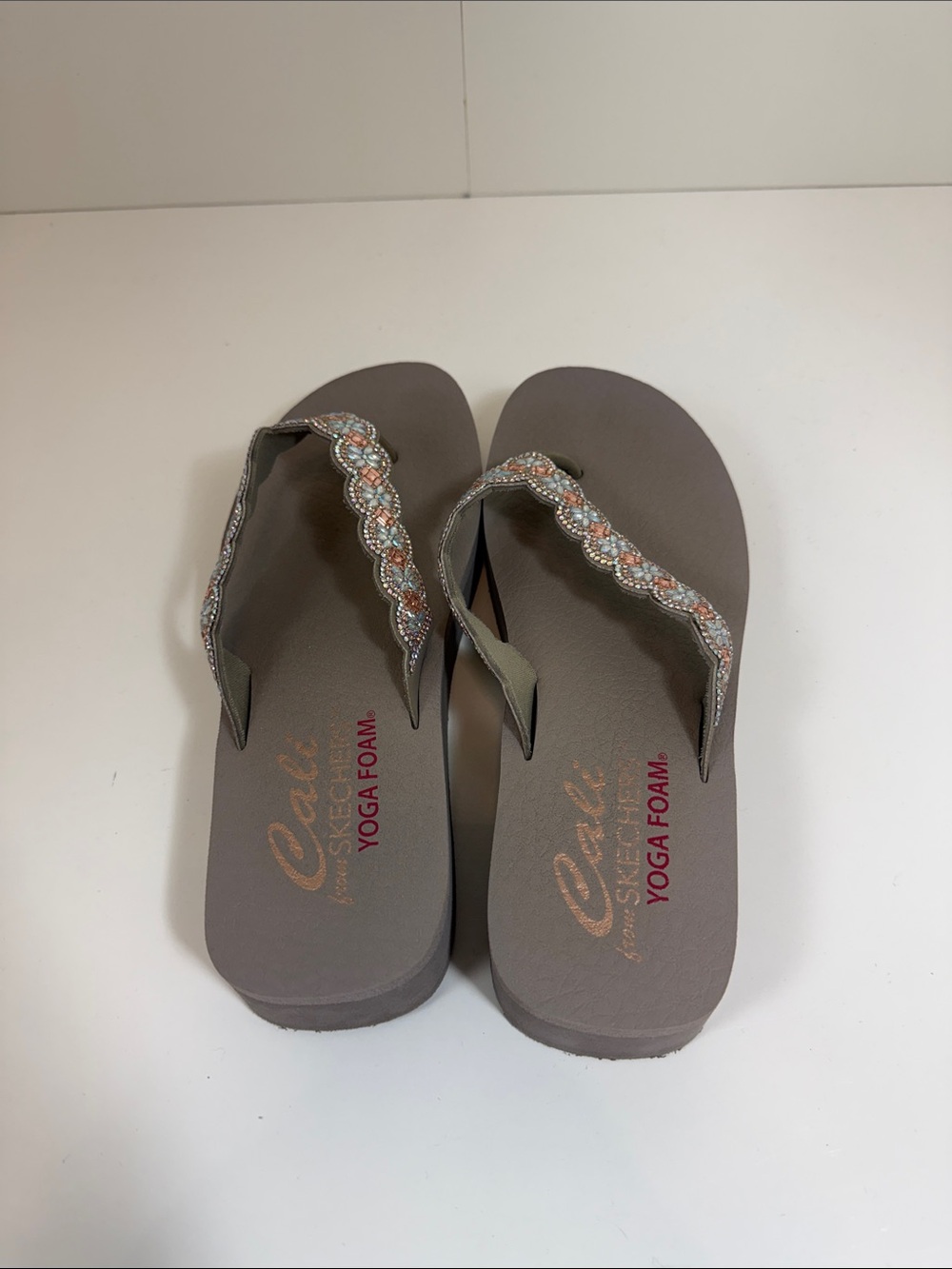Cali from Skechers Beaded Beige Flip Flop Sandals - Women size 10 - Picture 4 of 7